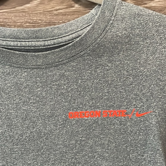Nike Oregon State Beavers Drop-Tail T-Shirt Size Small Heathered Grey - Picture 2 of 5